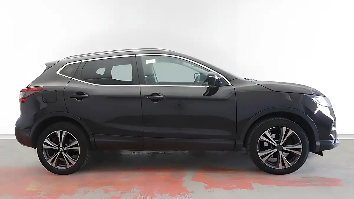 Used 2018 Nissan Qashqai N-Connecta Black - Interior and Exterior details 5