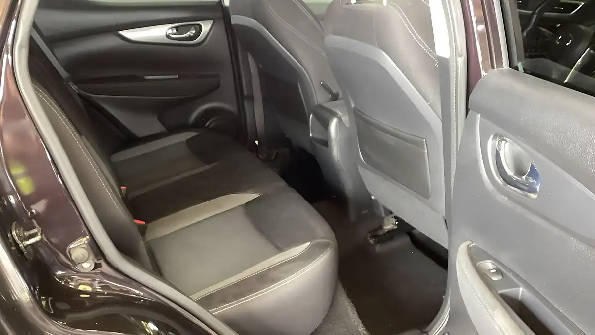 Used 2018 Nissan Qashqai N-Connecta Black - Interior and Exterior details 9
