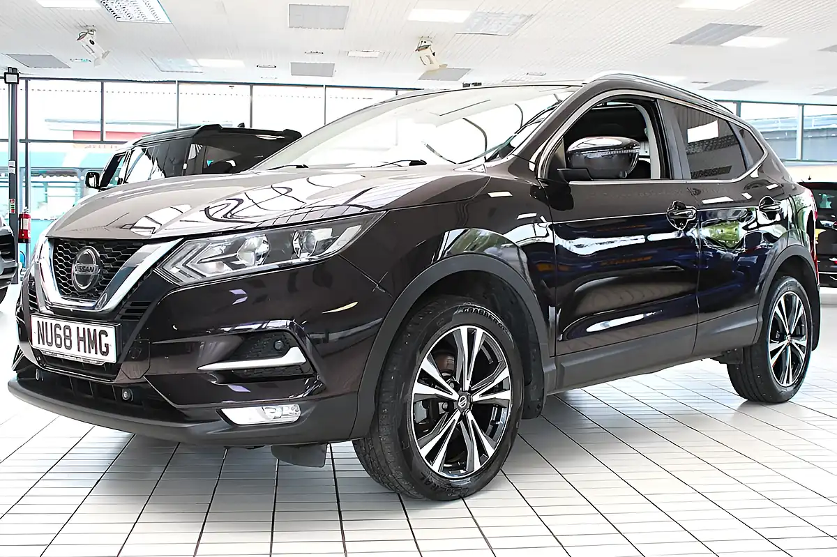 Used 2018 Nissan Qashqai N-Connecta Black - Front View