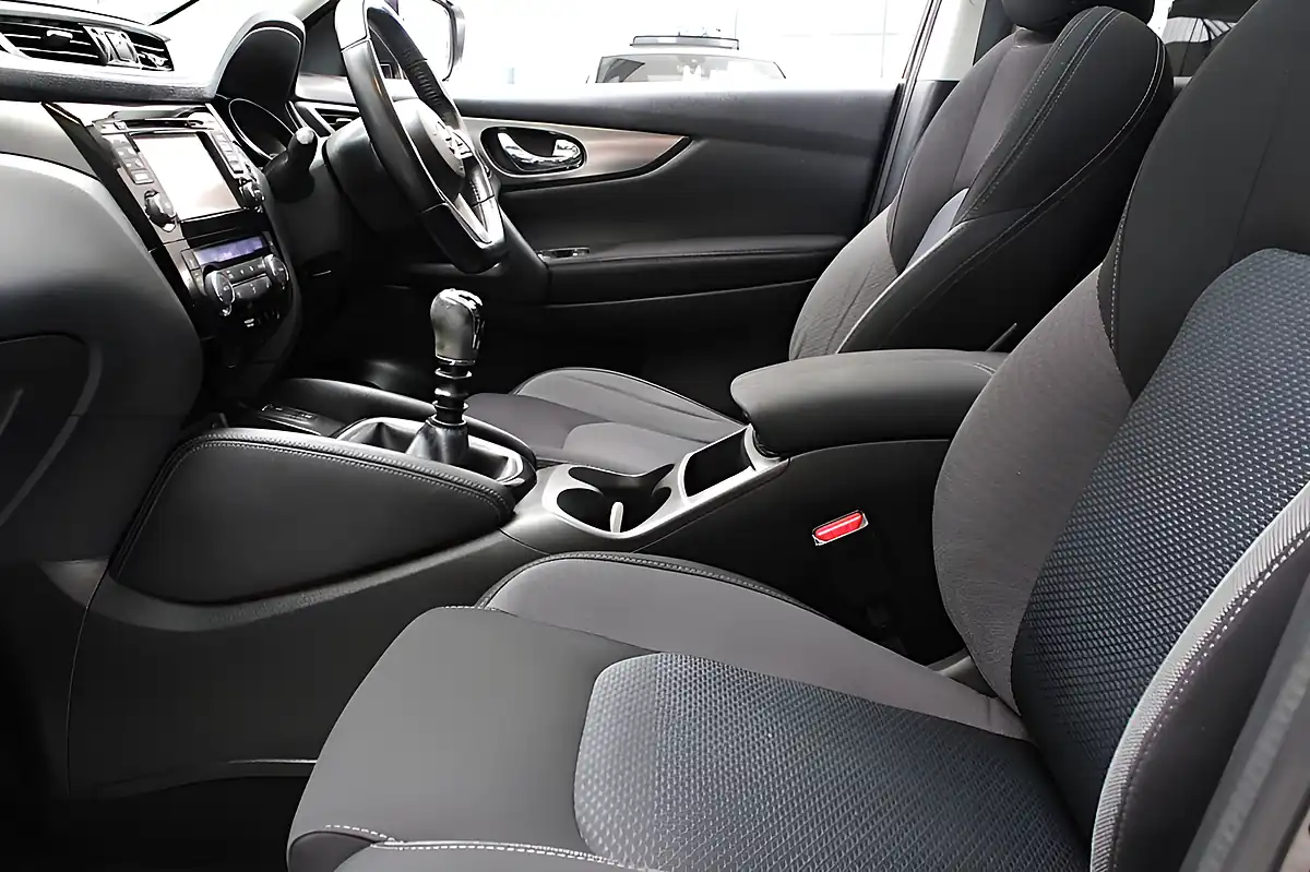 Used 2018 Nissan Qashqai N-Connecta Black - Interior and Exterior details 13