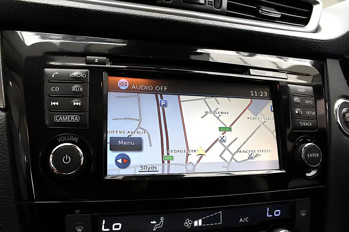 Used 2018 Nissan Qashqai N-Connecta Black - Interior and Exterior details 15