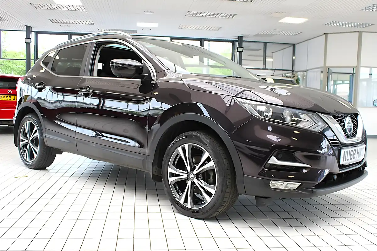 Used 2018 Nissan Qashqai N-Connecta Black - Interior and Exterior details 8
