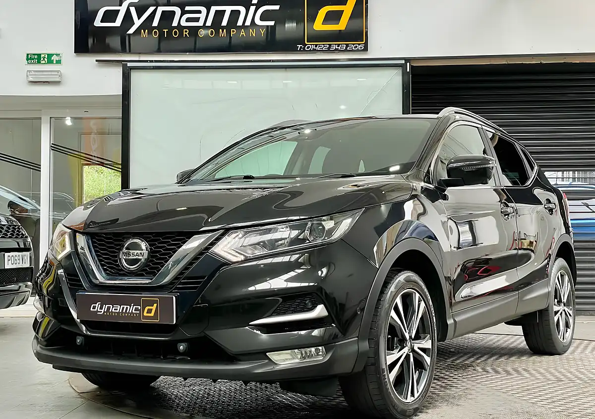 Used 2018 Nissan Qashqai N-Connecta Black - Front View