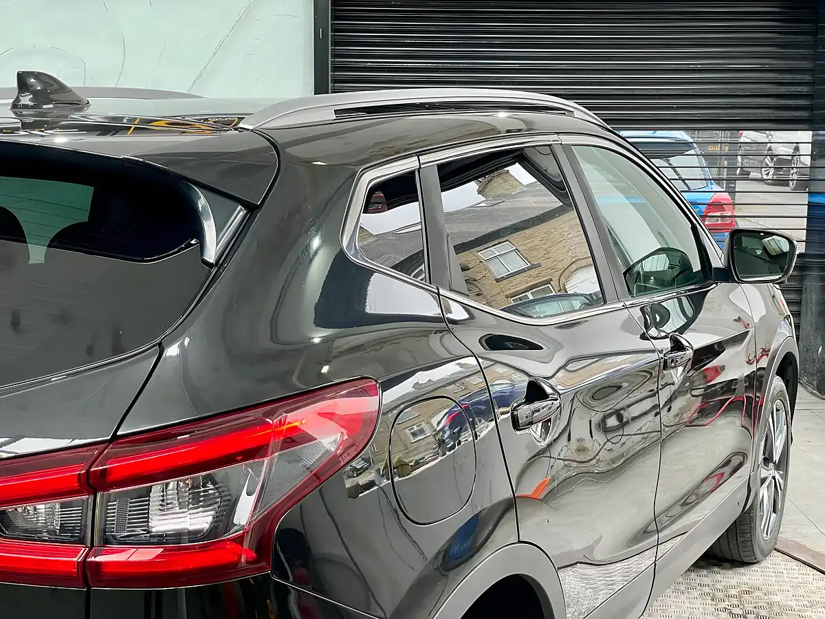 Used 2018 Nissan Qashqai N-Connecta Black - Interior and Exterior details 10