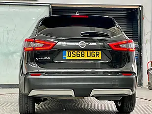 Used 2018 Nissan Qashqai N-Connecta Black - Interior and Exterior details 11