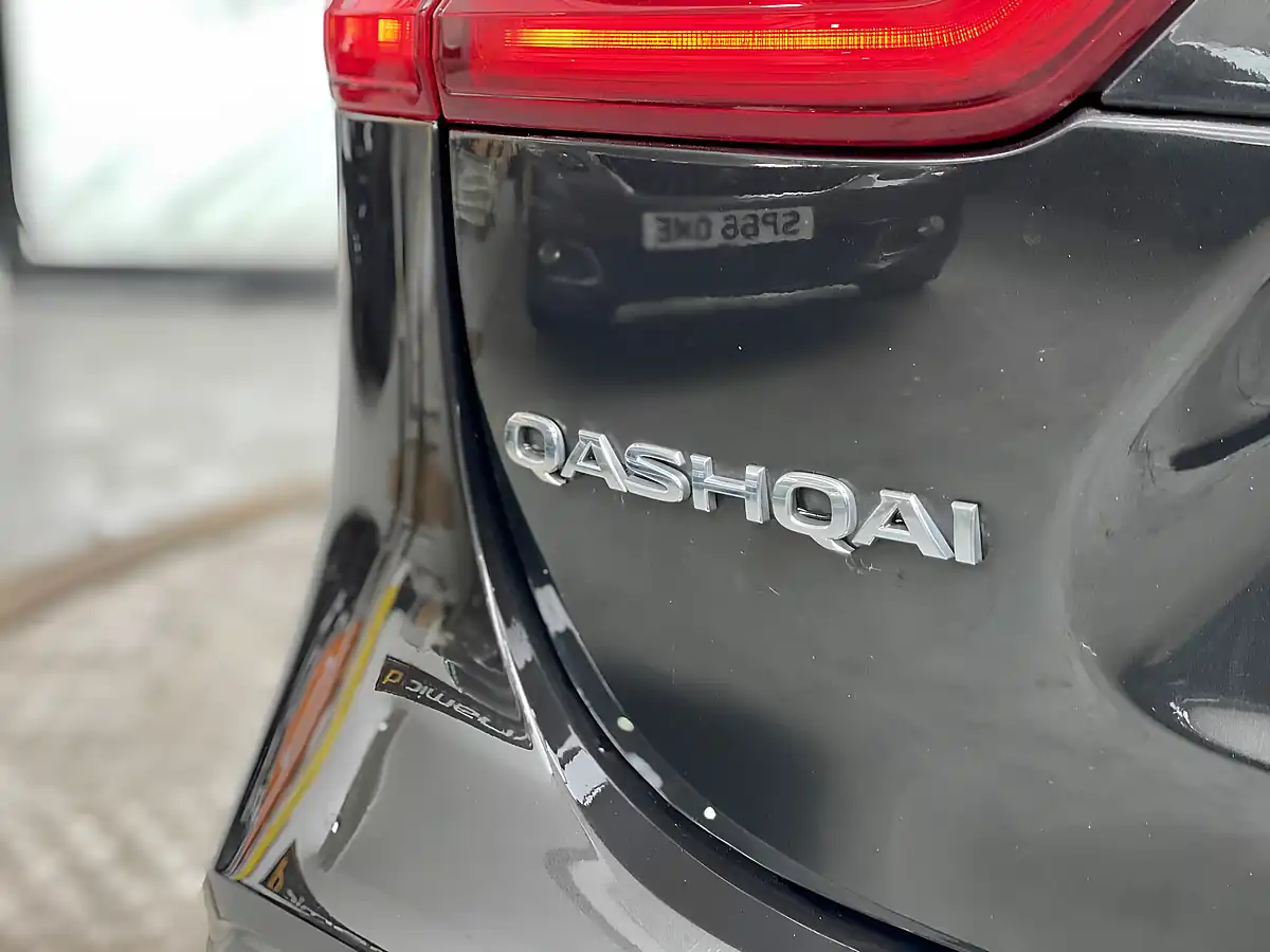 Used 2018 Nissan Qashqai N-Connecta Black - Interior and Exterior details 12