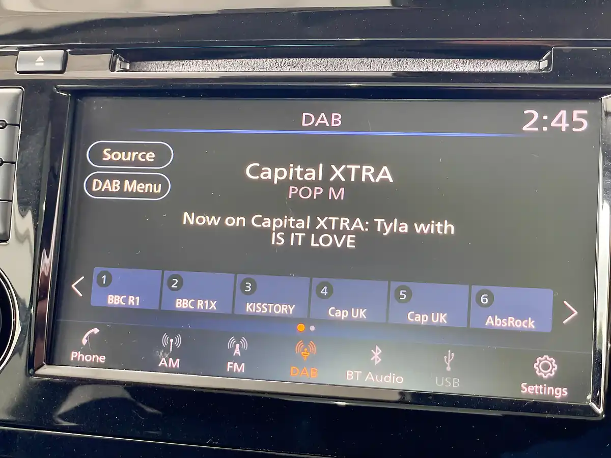Used 2018 Nissan Qashqai N-Connecta Black - Interior and Exterior details 19