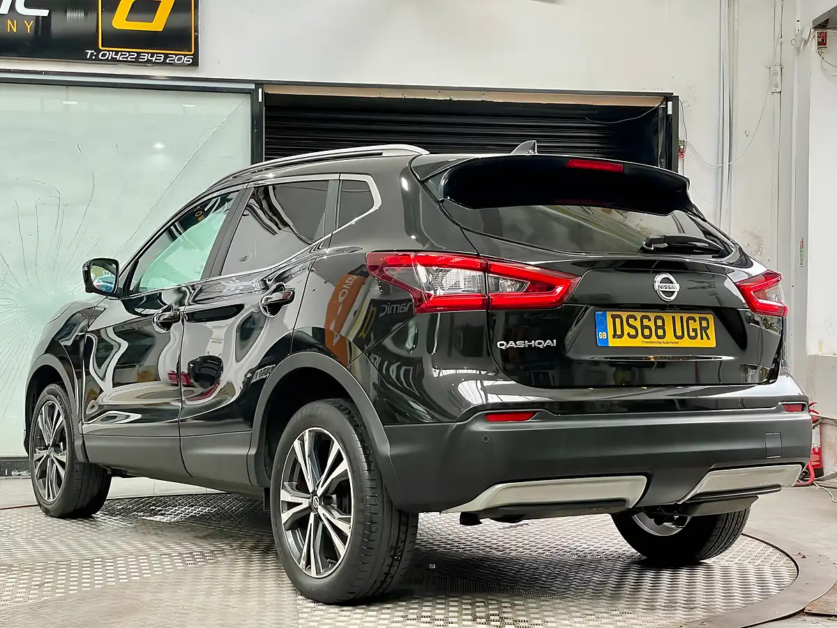 Used 2018 Nissan Qashqai N-Connecta Black - Interior and Exterior details 4