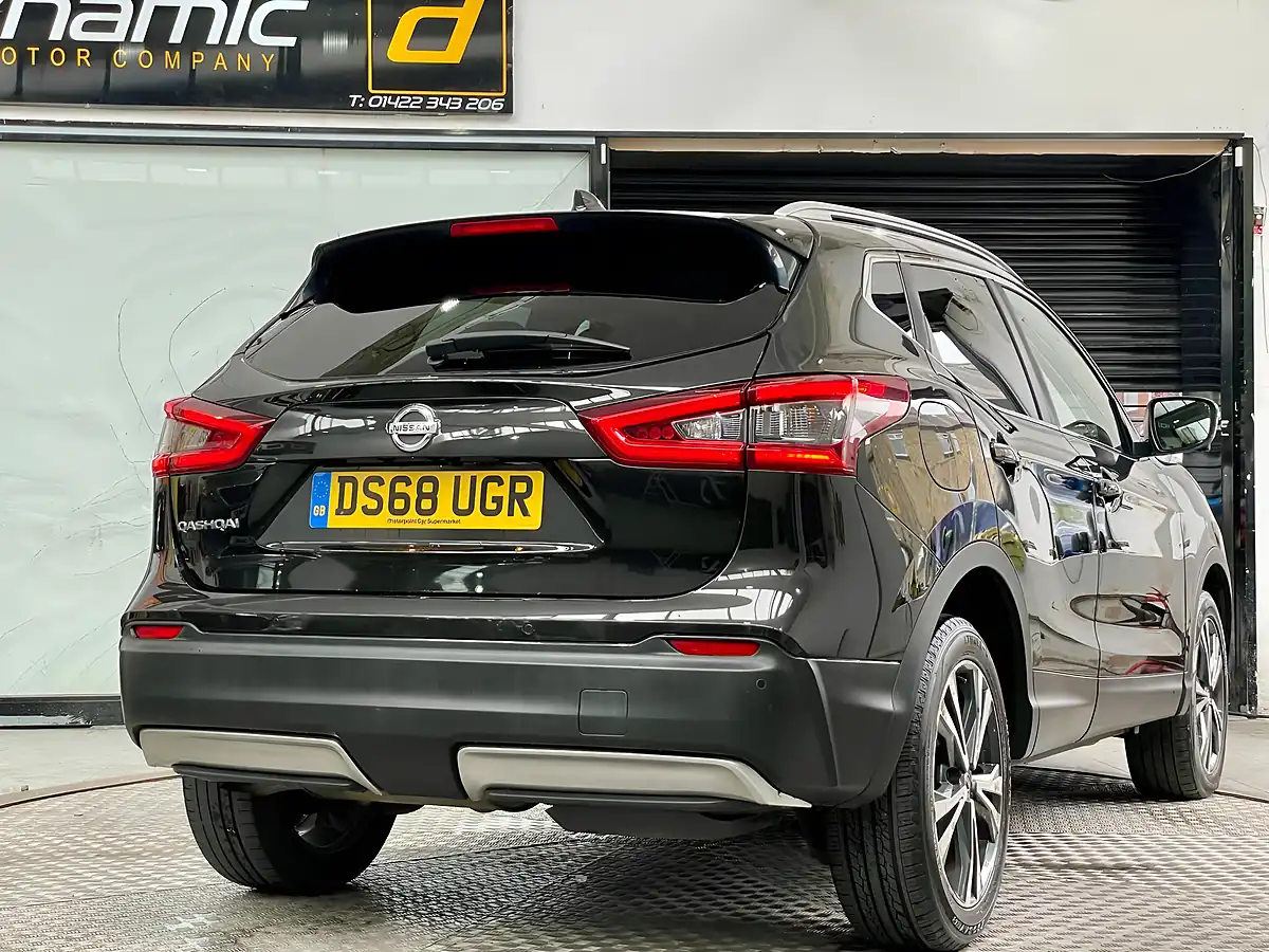 Used 2018 Nissan Qashqai N-Connecta Black - Interior and Exterior details 5