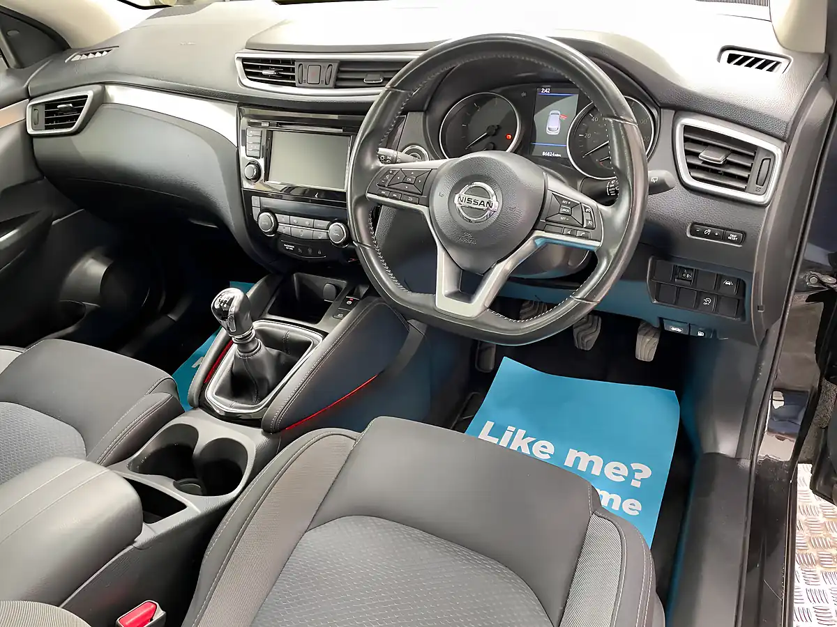 Used 2018 Nissan Qashqai N-Connecta Black - Interior and Exterior details 6