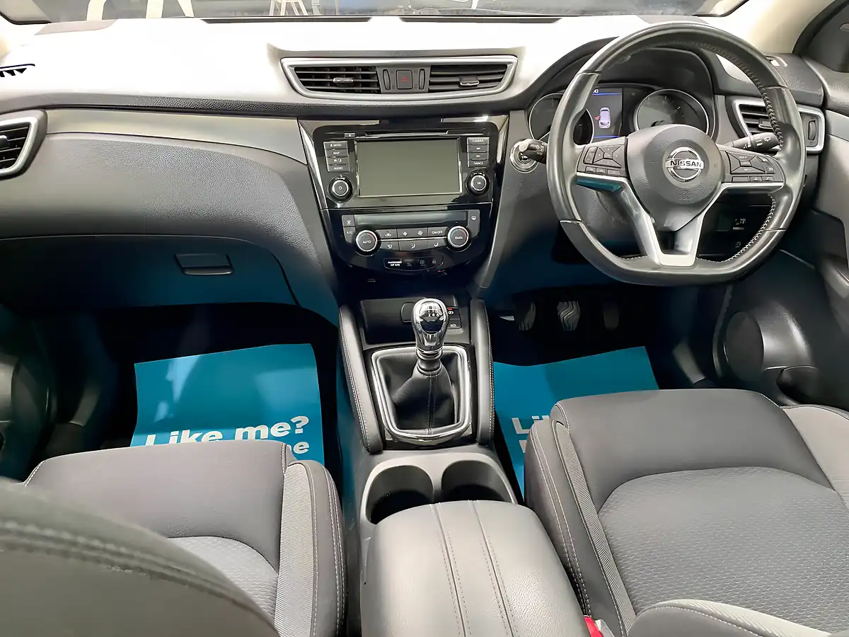 Used 2018 Nissan Qashqai N-Connecta Black - Interior and Exterior details 9