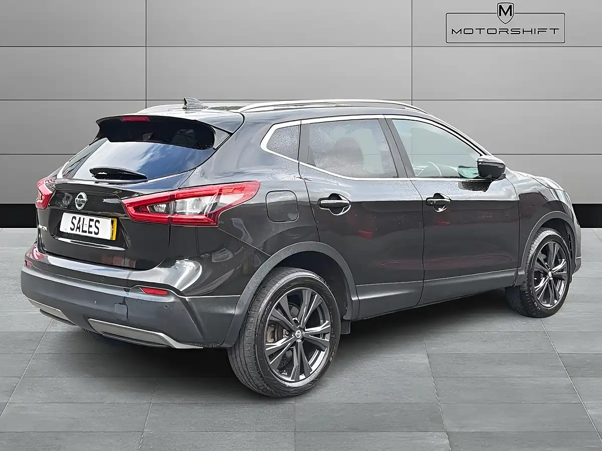 Used 2018 Nissan Qashqai N-Connecta Black - Interior and Exterior details 10