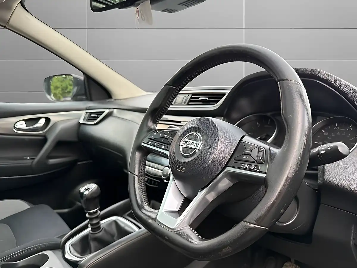 Used 2018 Nissan Qashqai N-Connecta Black - Interior and Exterior details 11