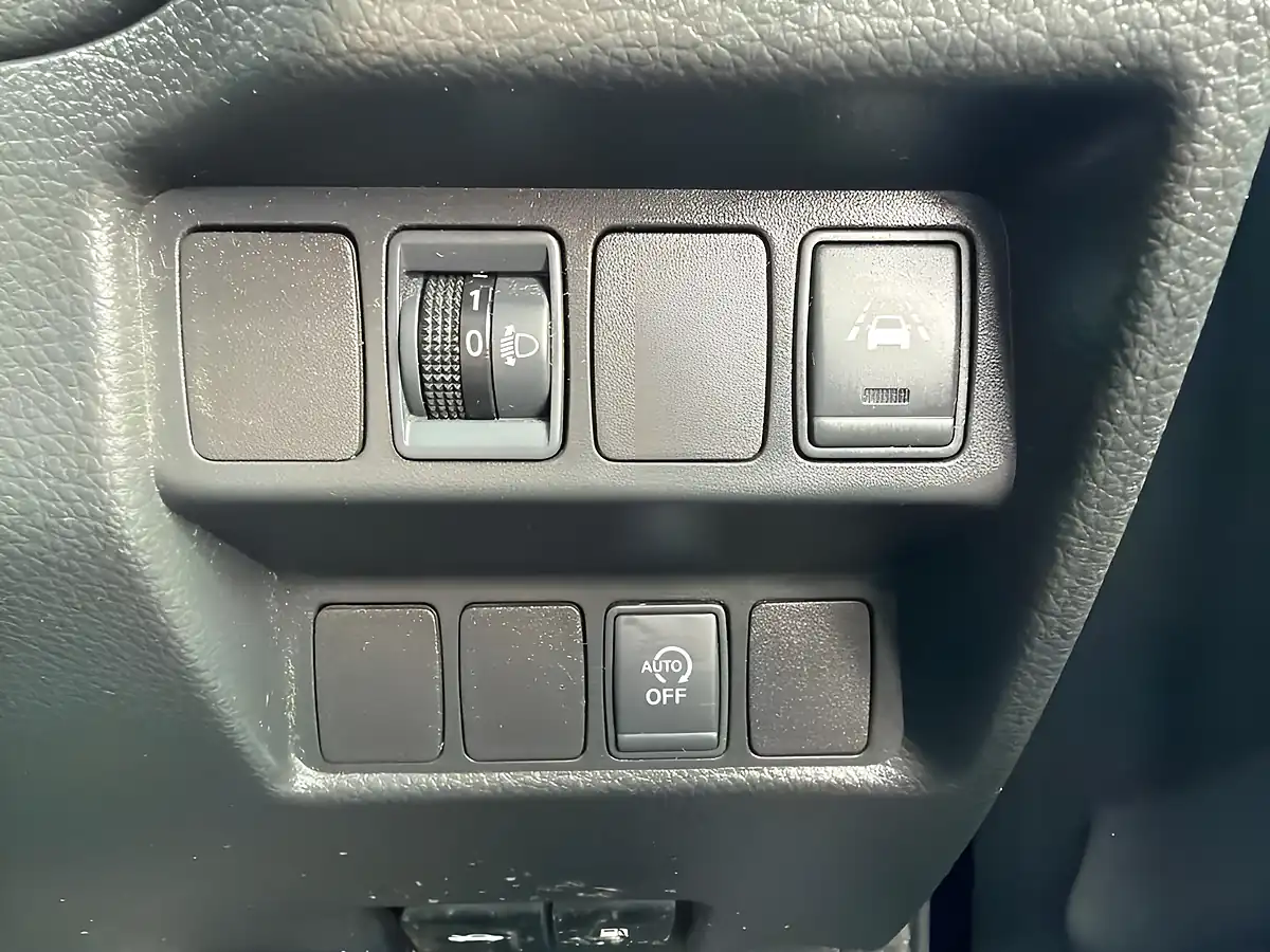 Used 2018 Nissan Qashqai N-Connecta Black - Interior and Exterior details 15