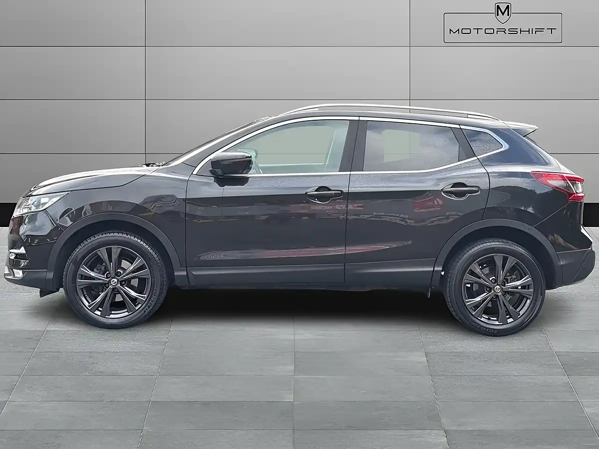 Used 2018 Nissan Qashqai N-Connecta Black - Interior and Exterior details 6