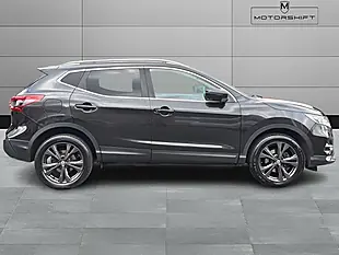 Used 2018 Nissan Qashqai N-Connecta Black - Interior and Exterior details 7