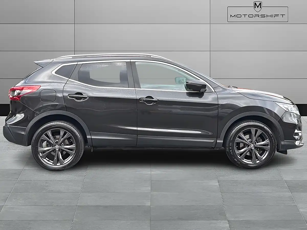 Used 2018 Nissan Qashqai N-Connecta Black - Interior and Exterior details 7