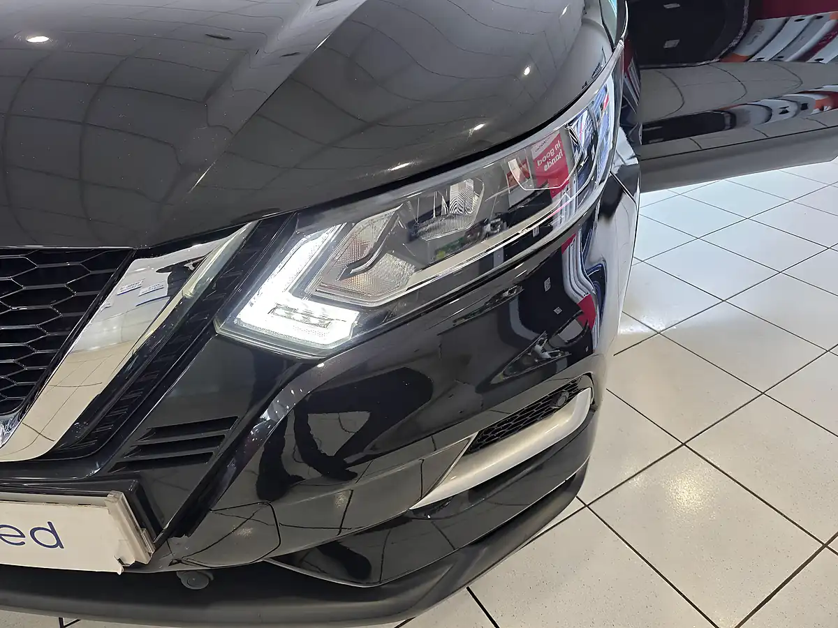 Used 2018 Nissan Qashqai N-Connecta Black - Interior and Exterior details 11