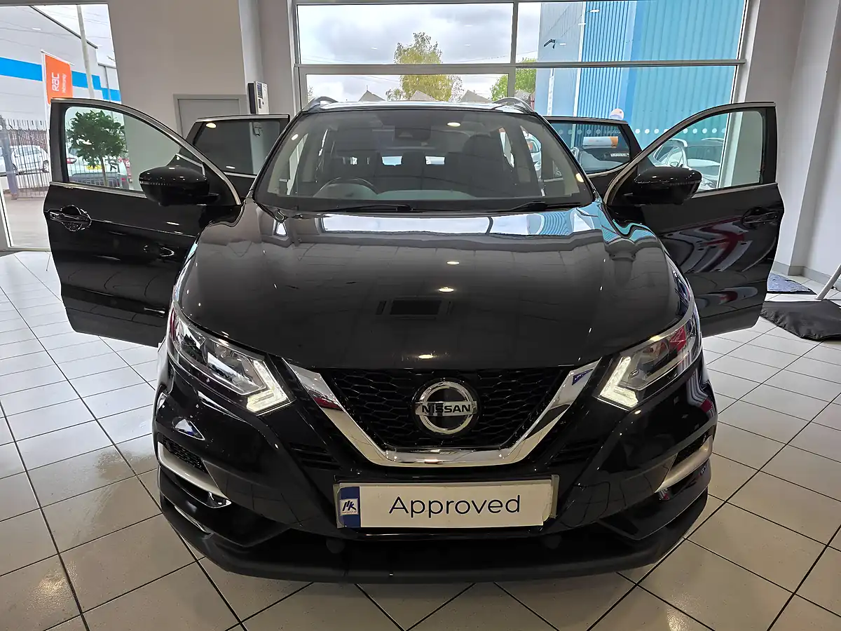Used 2018 Nissan Qashqai N-Connecta Black - Interior and Exterior details 5
