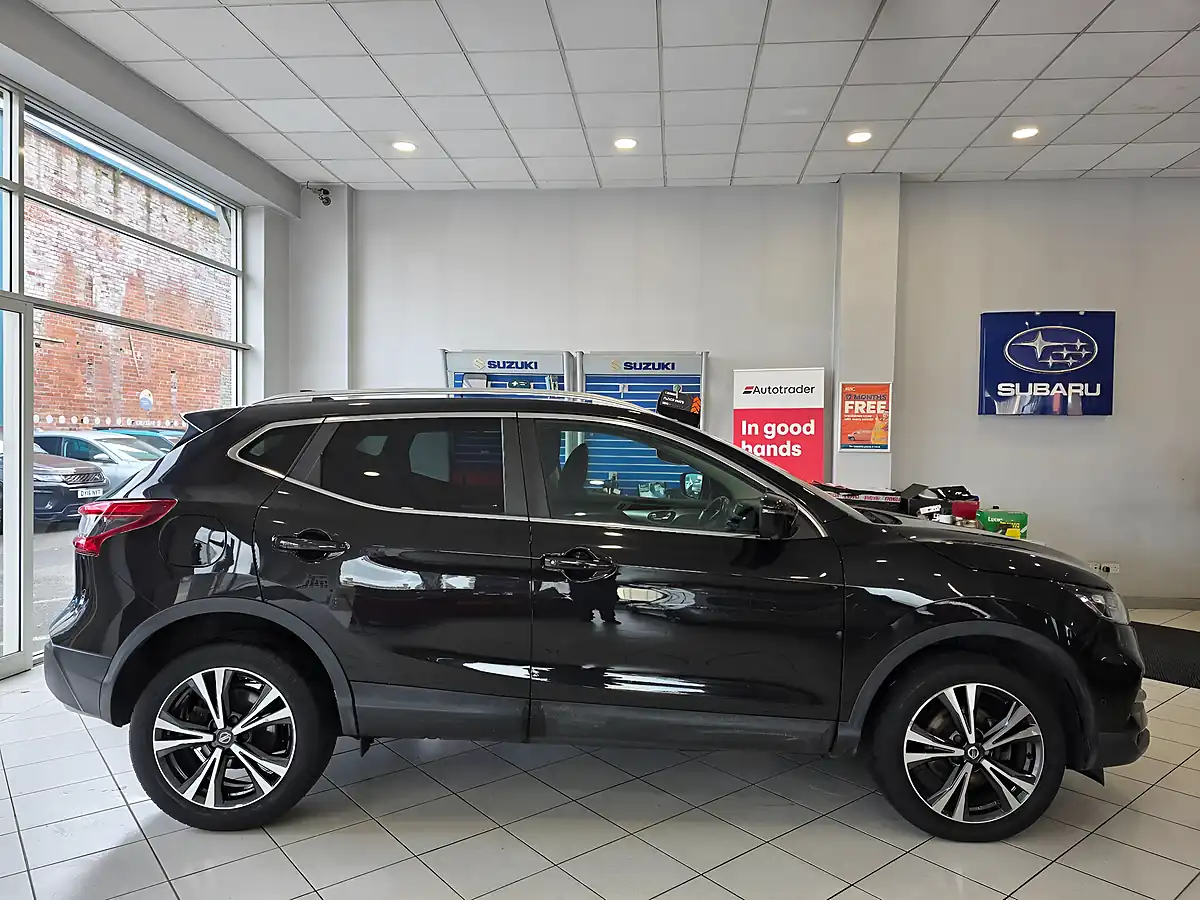 Used 2018 Nissan Qashqai N-Connecta Black - Interior and Exterior details 6