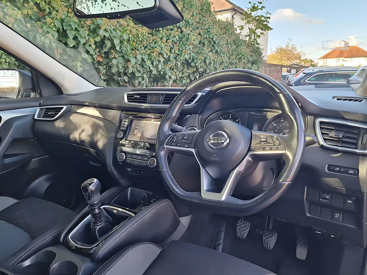 Used 2018 Nissan Qashqai N-Connecta Black - Interior and Exterior details 10