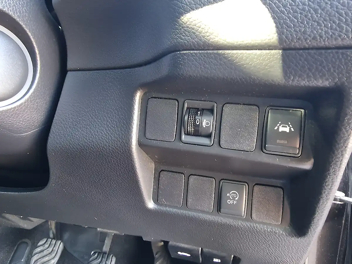 Used 2018 Nissan Qashqai N-Connecta Black - Interior and Exterior details 11