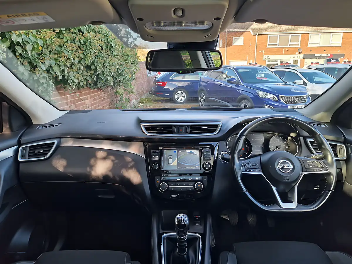 Used 2018 Nissan Qashqai N-Connecta Black - Interior and Exterior details 12
