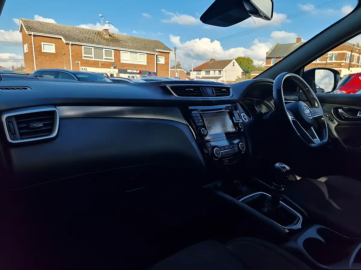Used 2018 Nissan Qashqai N-Connecta Black - Interior and Exterior details 14