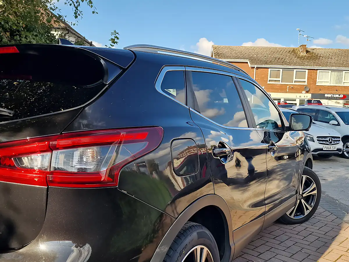 Used 2018 Nissan Qashqai N-Connecta Black - Interior and Exterior details 18