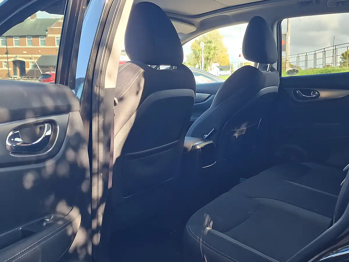 Used 2018 Nissan Qashqai N-Connecta Black - Interior and Exterior details 19