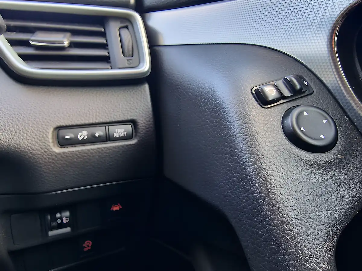 Used 2018 Nissan Qashqai N-Connecta Black - Interior and Exterior details 20