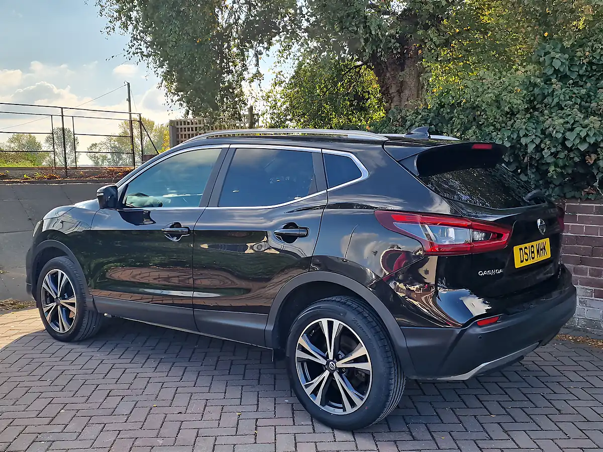 Used 2018 Nissan Qashqai N-Connecta Black - Interior and Exterior details 3