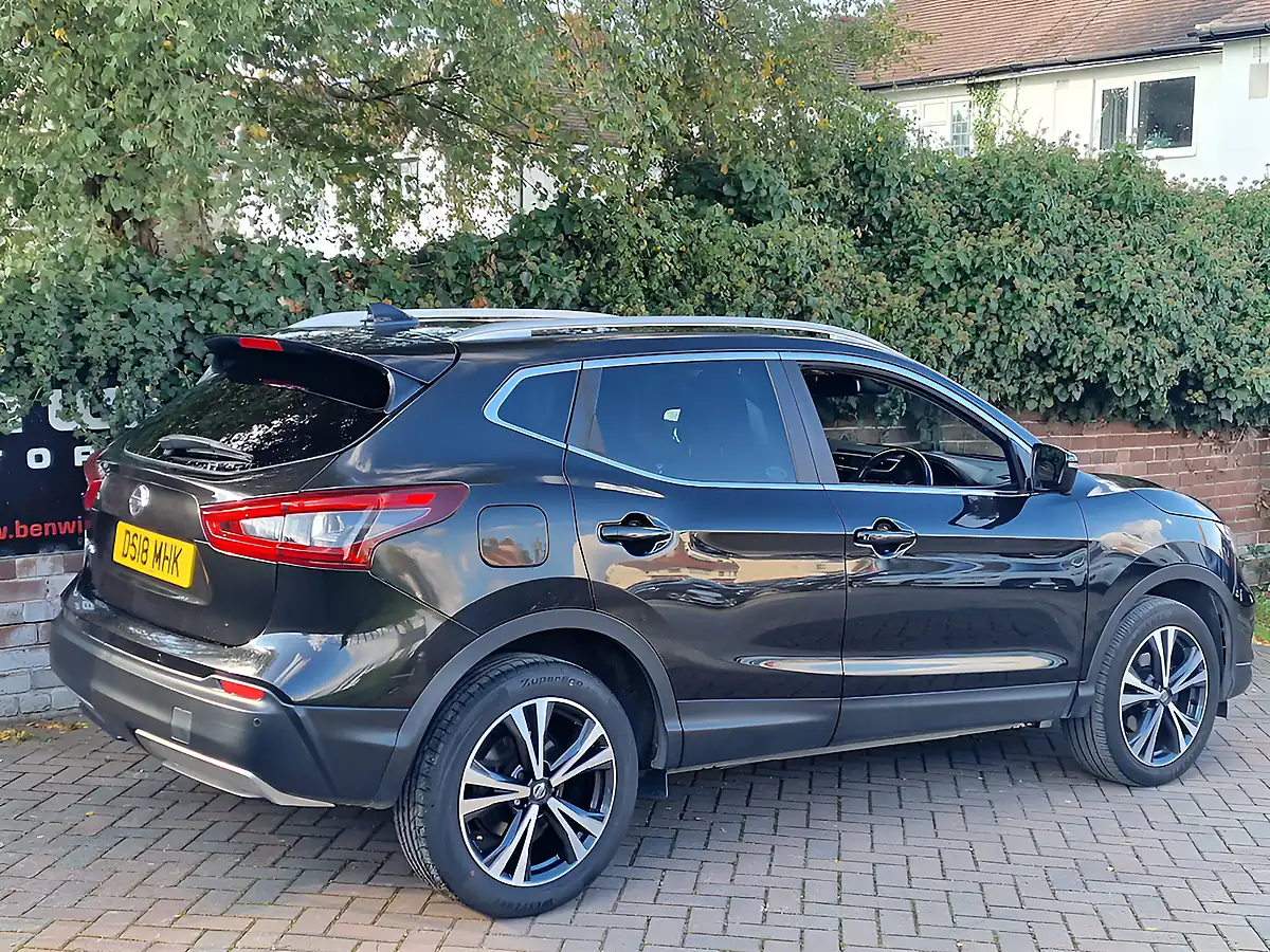 Used 2018 Nissan Qashqai N-Connecta Black - Interior and Exterior details 7