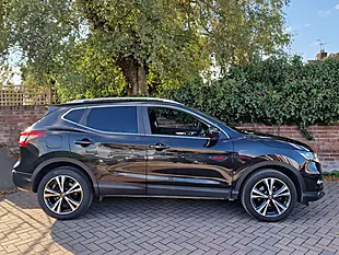 Used 2018 Nissan Qashqai N-Connecta Black - Interior and Exterior details 8