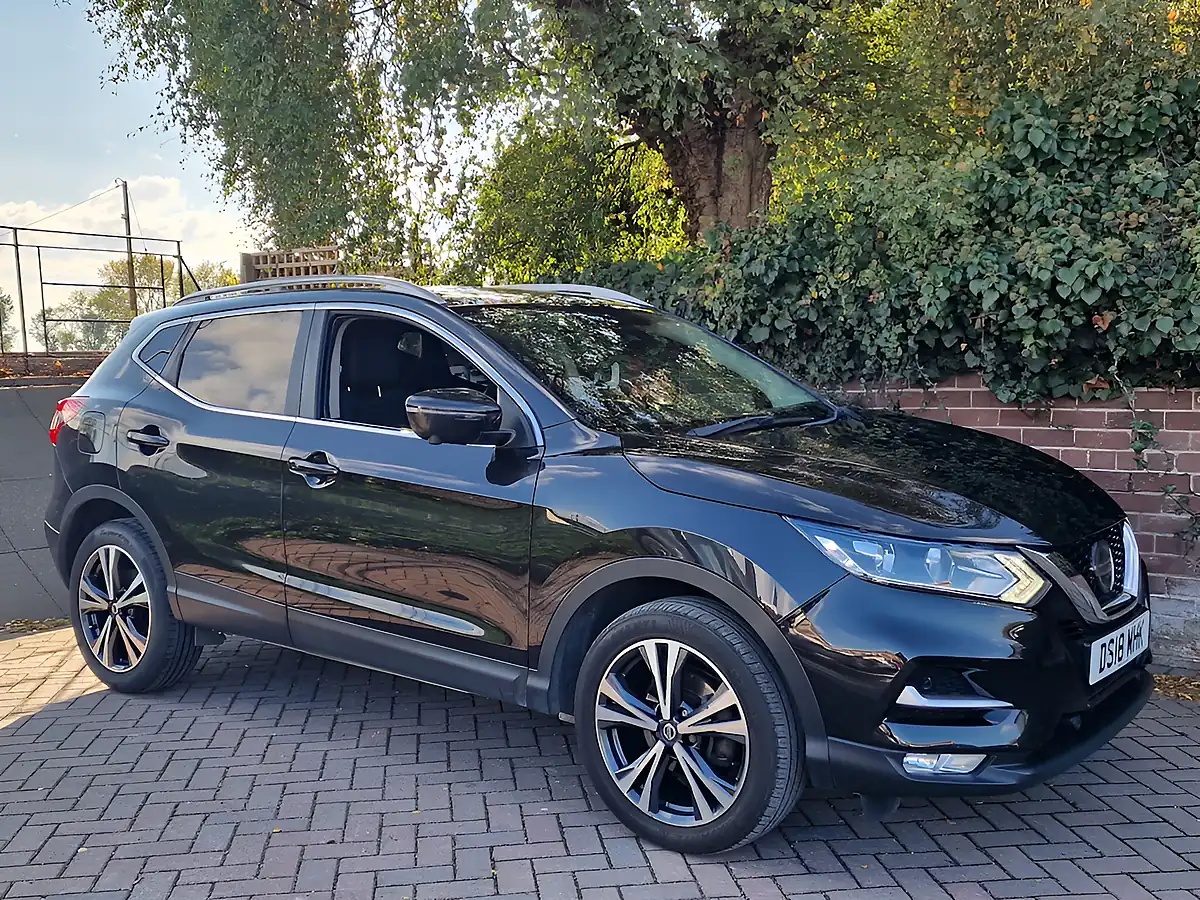Used 2018 Nissan Qashqai N-Connecta Black - Interior and Exterior details 9