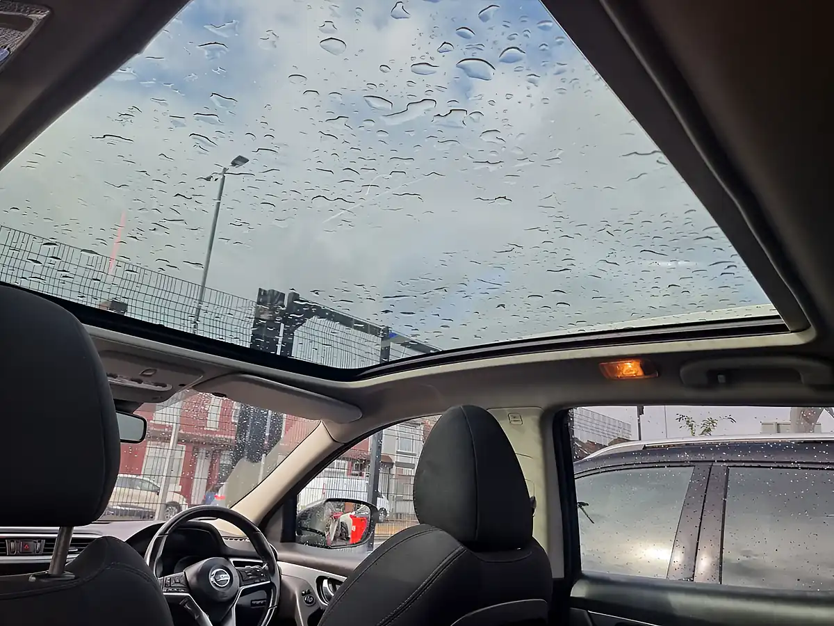 Used 2018 Nissan Qashqai N-Connecta Black - Interior and Exterior details 10