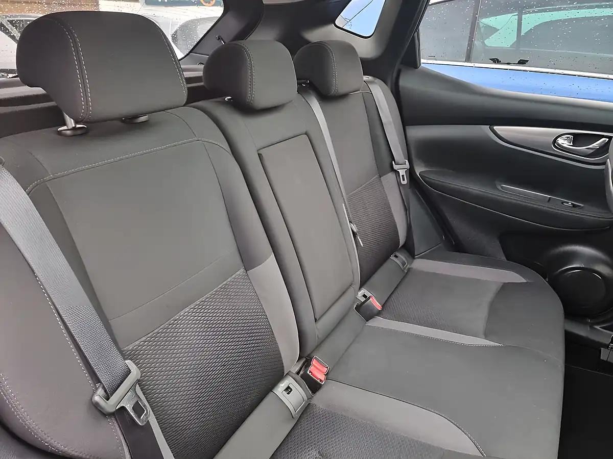 Used 2018 Nissan Qashqai N-Connecta Black - Interior and Exterior details 11