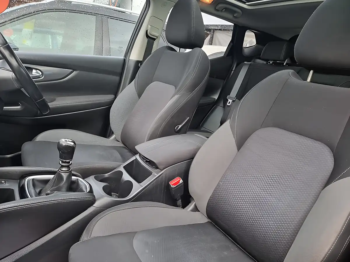 Used 2018 Nissan Qashqai N-Connecta Black - Interior and Exterior details 15