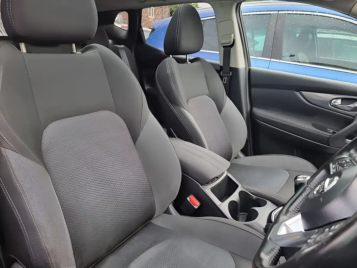 Used 2018 Nissan Qashqai N-Connecta Black - Interior and Exterior details 5