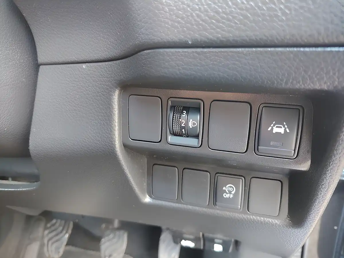 Used 2018 Nissan Qashqai N-Connecta Black - Interior and Exterior details 10