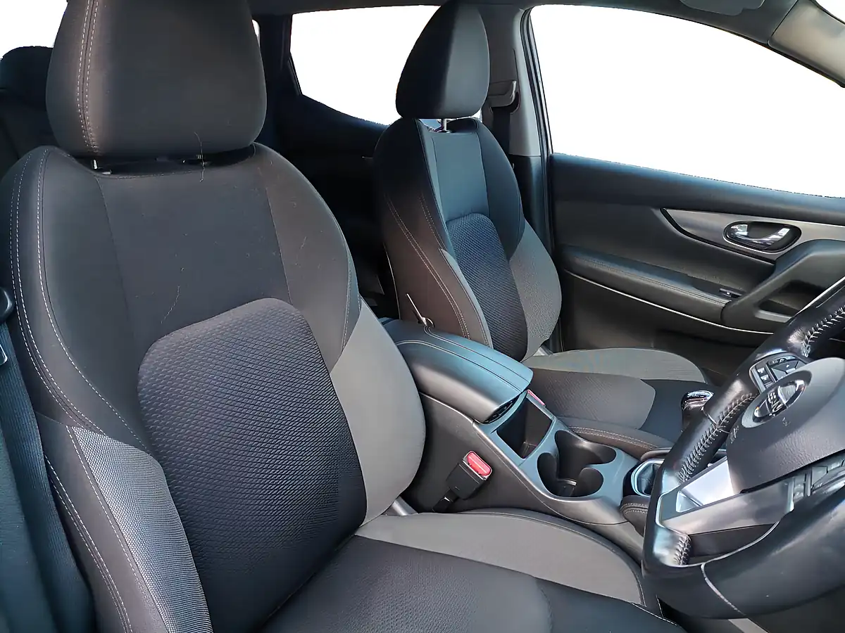 Used 2018 Nissan Qashqai N-Connecta Black - Interior and Exterior details 16