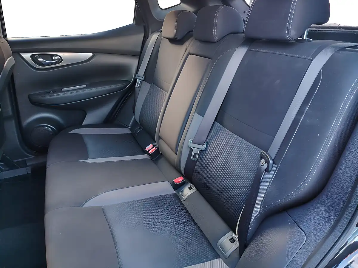Used 2018 Nissan Qashqai N-Connecta Black - Interior and Exterior details 17