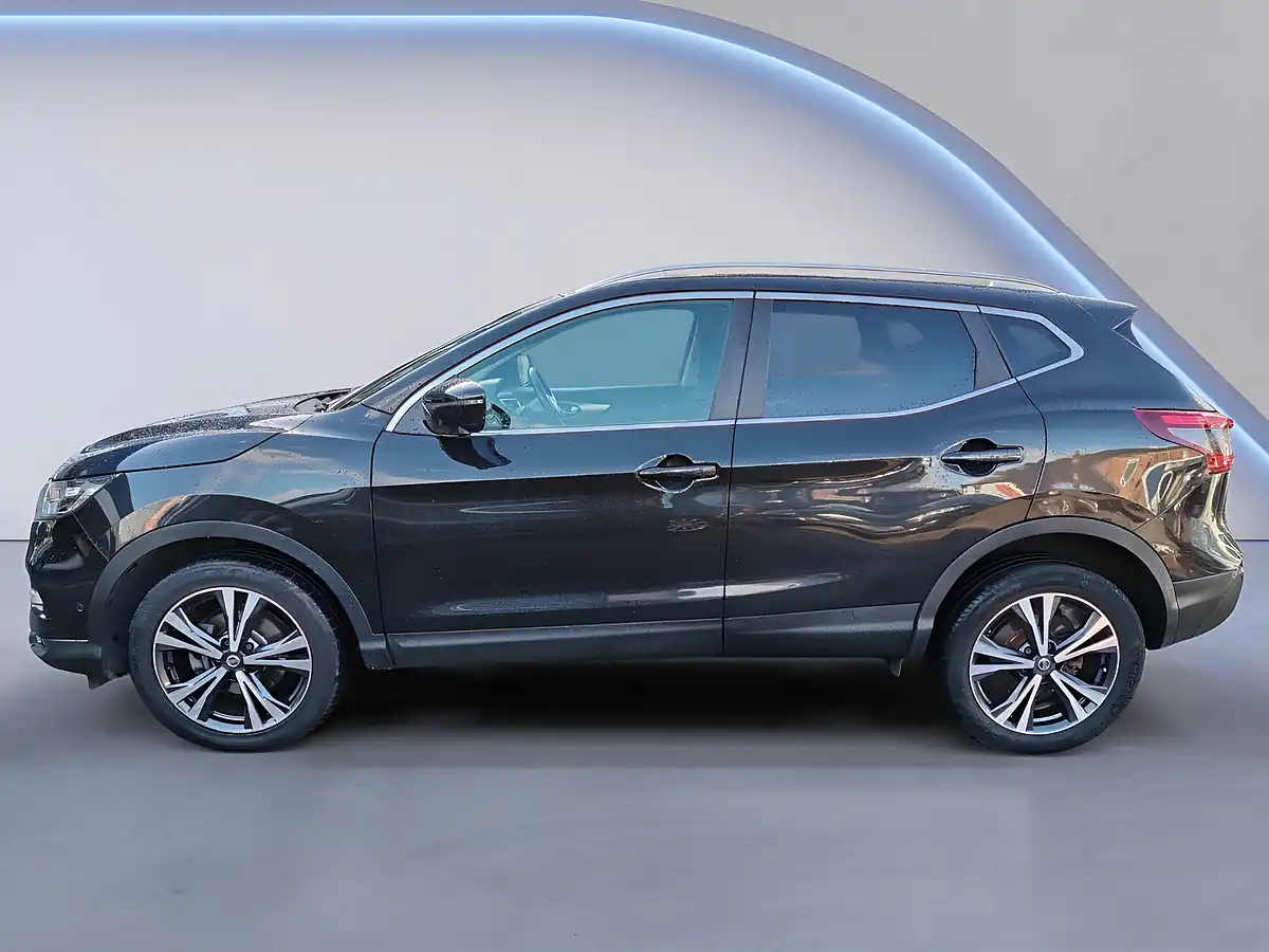 Used 2018 Nissan Qashqai N-Connecta Black - Interior and Exterior details 4