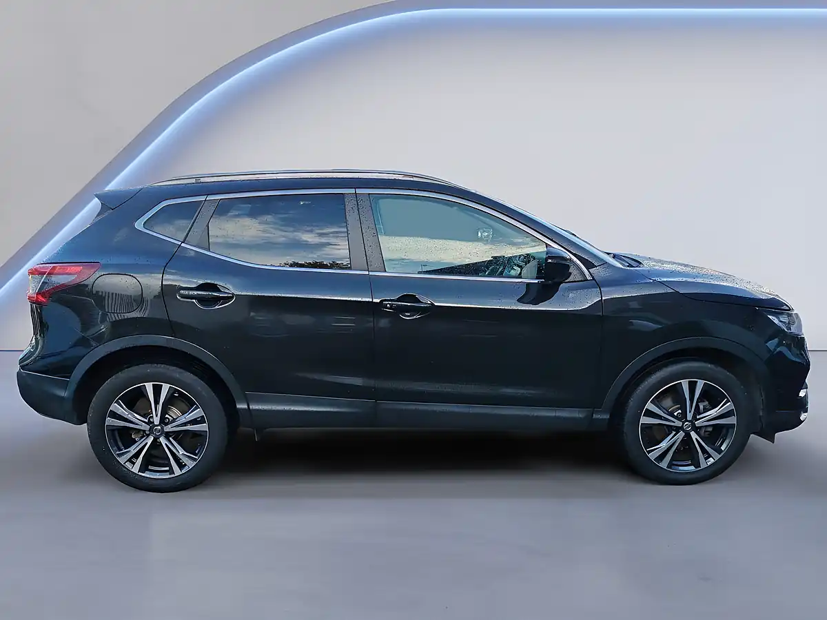 Used 2018 Nissan Qashqai N-Connecta Black - Interior and Exterior details 9