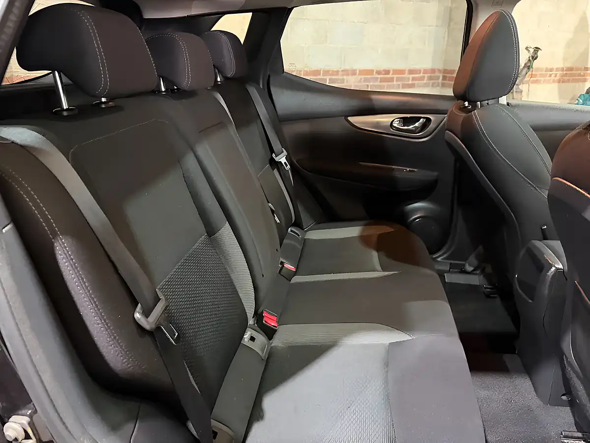 Used 2018 Nissan Qashqai N-Connecta Black - Interior and Exterior details 12