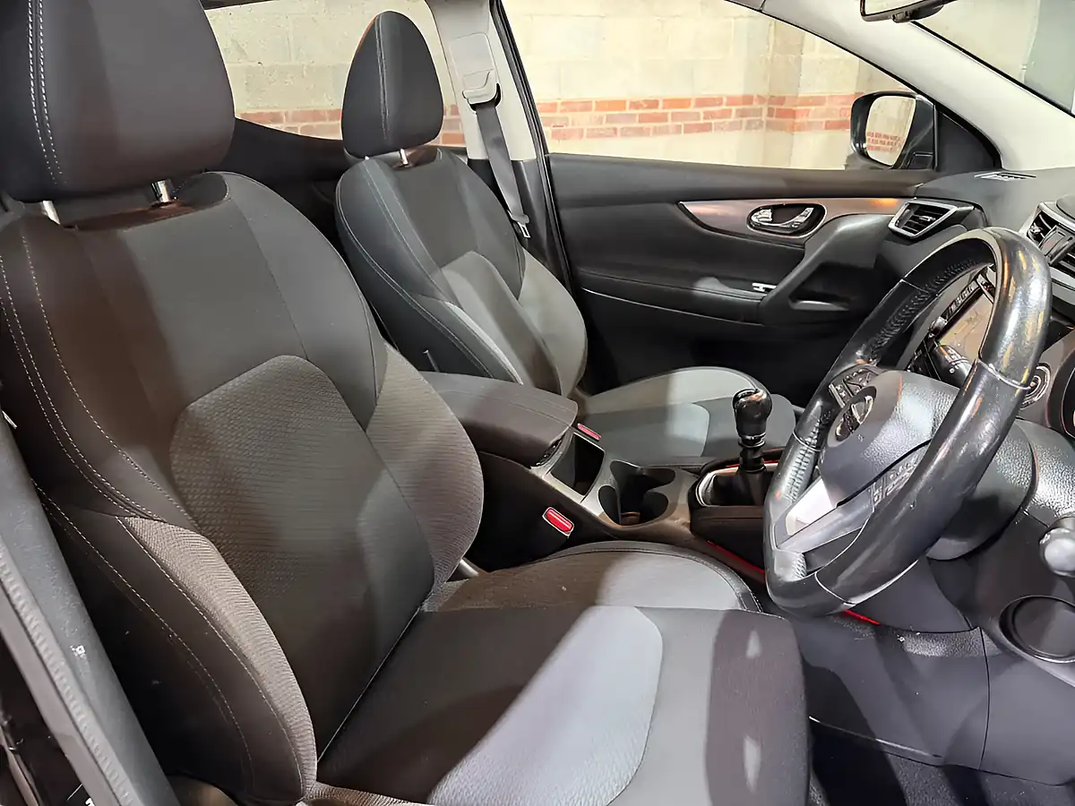 Used 2018 Nissan Qashqai N-Connecta Black - Interior and Exterior details 14