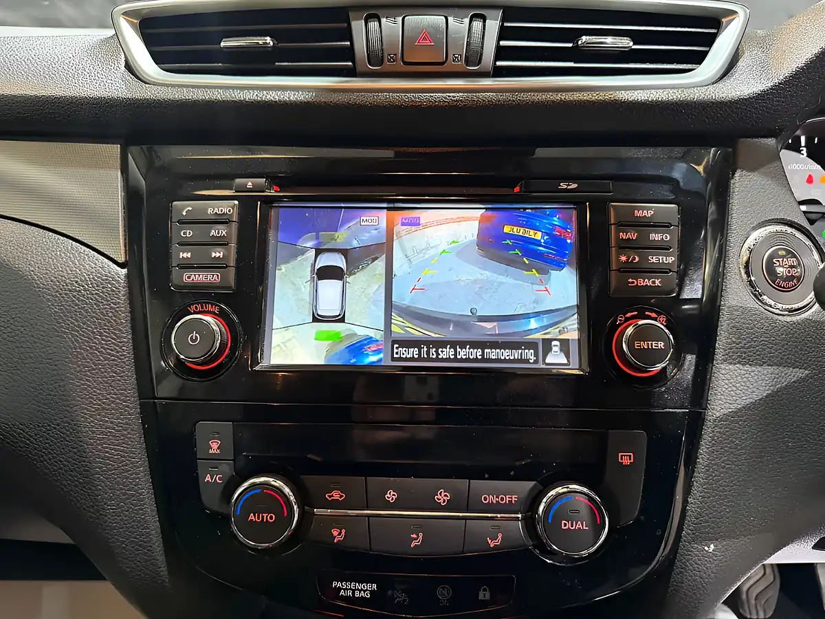 Used 2018 Nissan Qashqai N-Connecta Black - Interior and Exterior details 16
