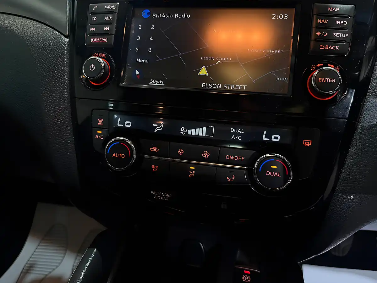 Used 2018 Nissan Qashqai N-Connecta Black - Interior and Exterior details 17
