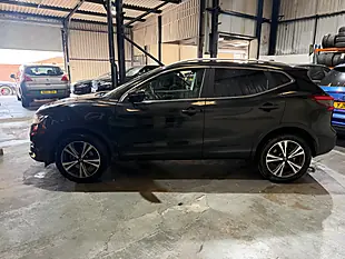 Used 2018 Nissan Qashqai N-Connecta Black - Interior and Exterior details 5