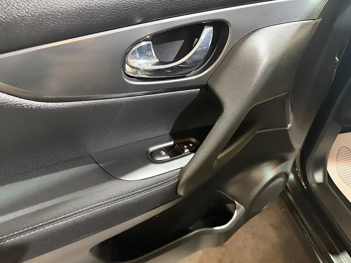 Used 2018 Nissan Qashqai N-Connecta Black - Interior and Exterior details 8